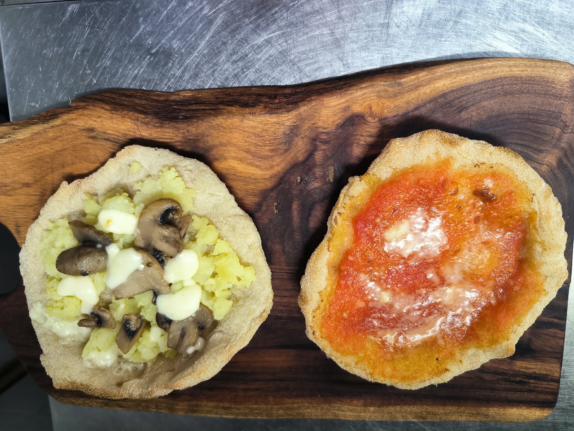 Pizza Romana: patate e funghi, e margherita, appena sfornate